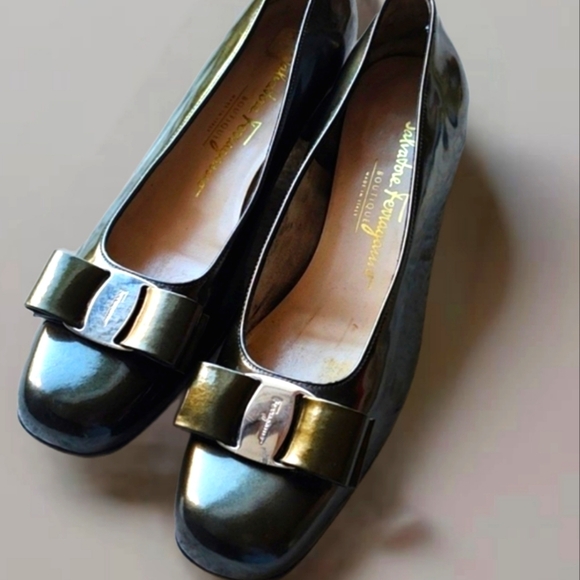 Salvatore Ferragamo Shoes - Salvatore Ferragamo patent leather vara bow pump 7.5 AA